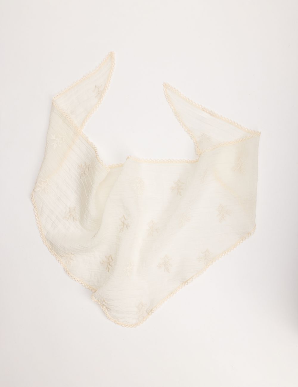 מטפחת משולשת רקומה