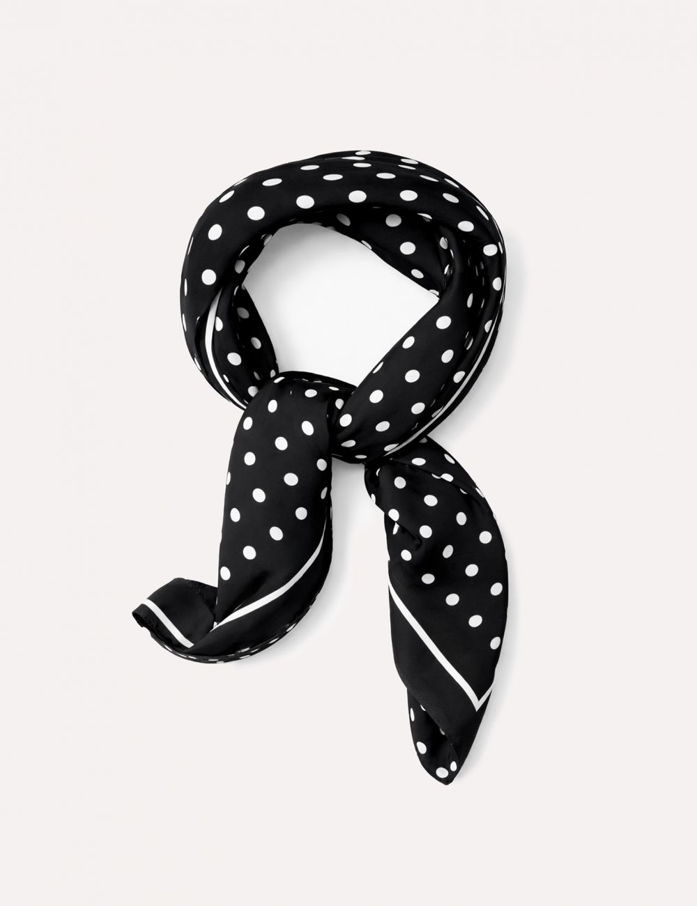 מטפחת בהדפס נקודות