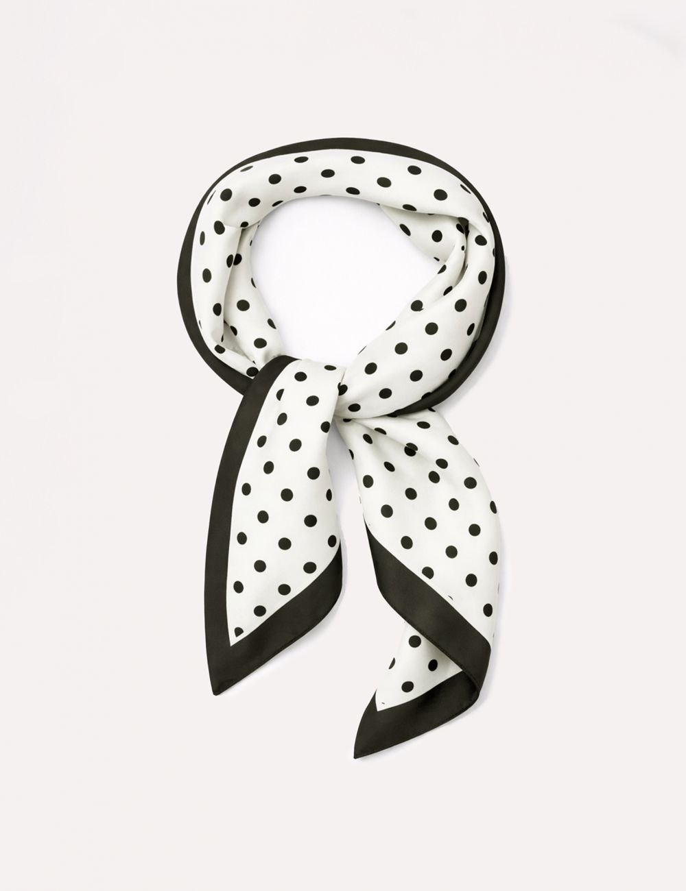 מטפחת בהדפס נקודות