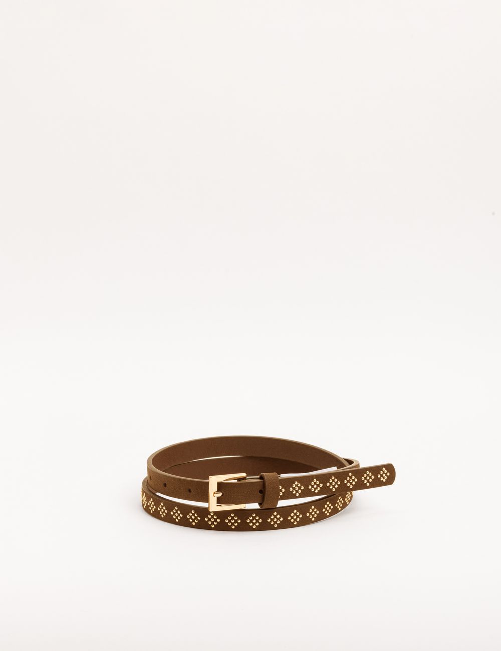 חגורה עם ניטים