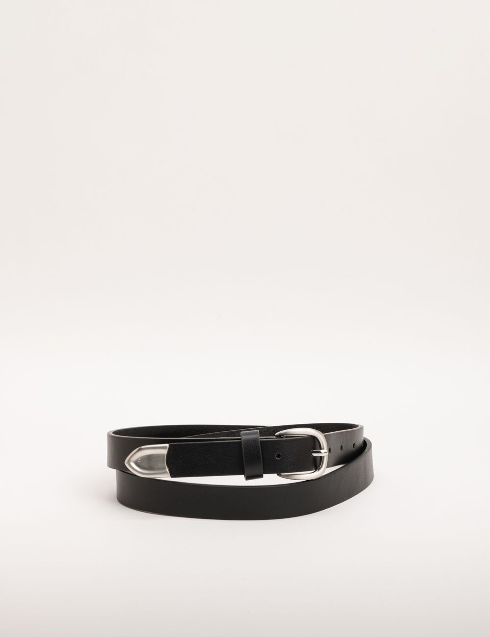 חגורה עם לולאה מטאלית