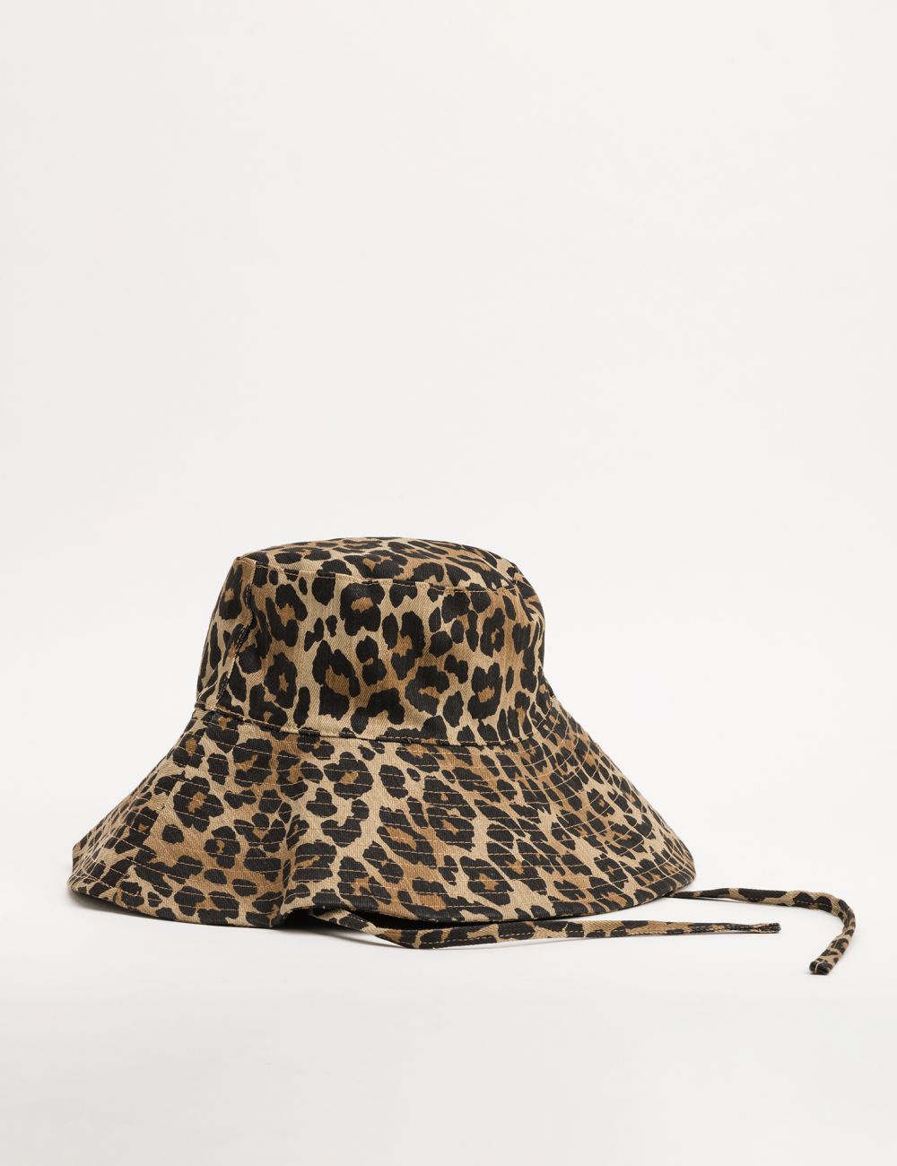 כובע באקט מנומר