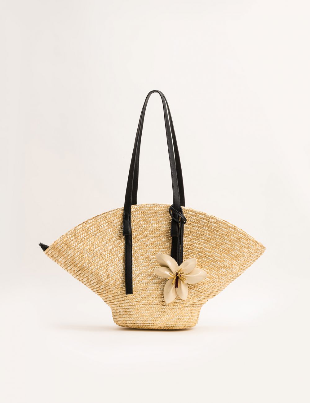 תיק קש עם צארם פרחוני