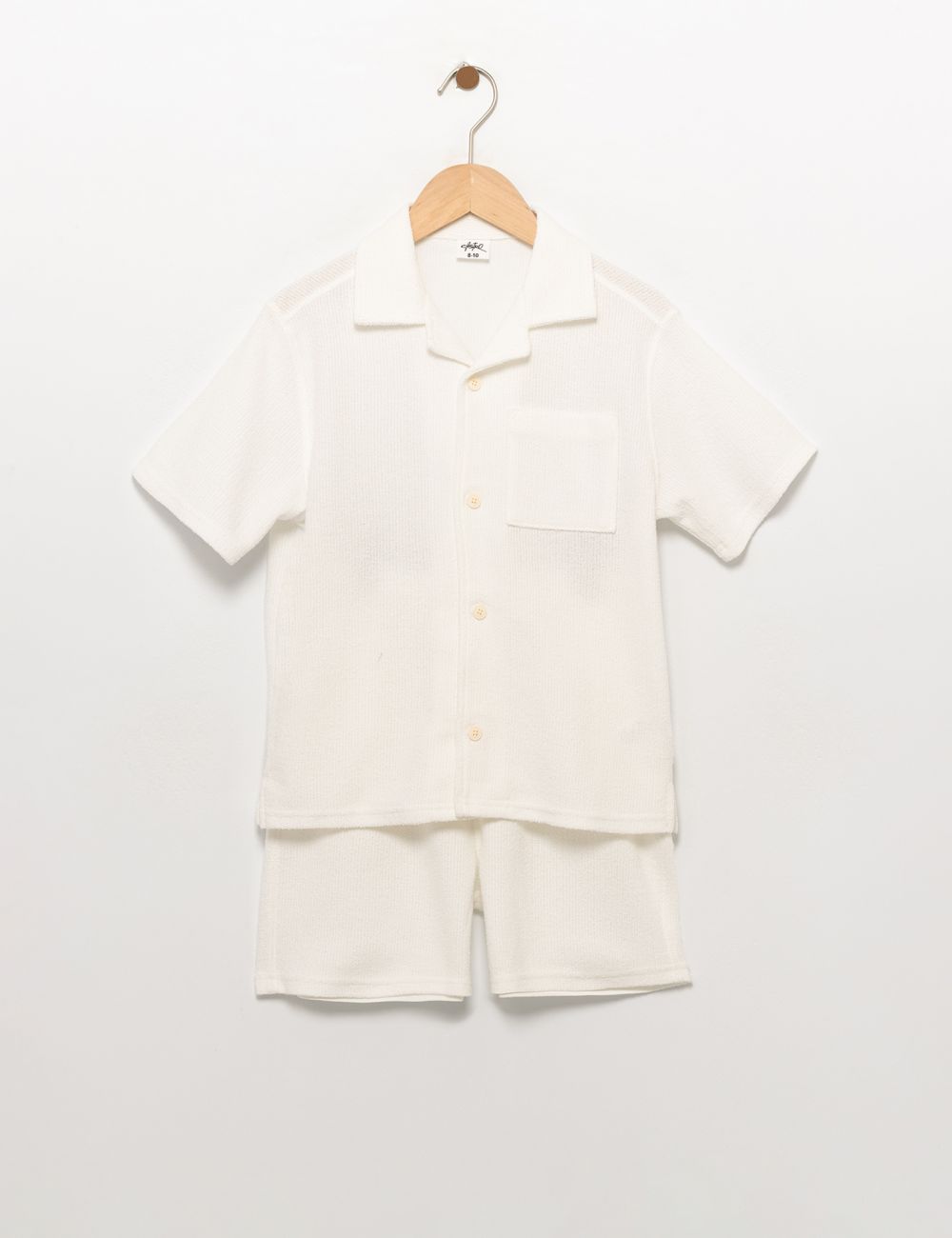 סט חולצה ומכנסיים