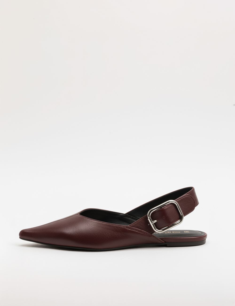 נעל בובה מחודדת עם רצועה אחורית