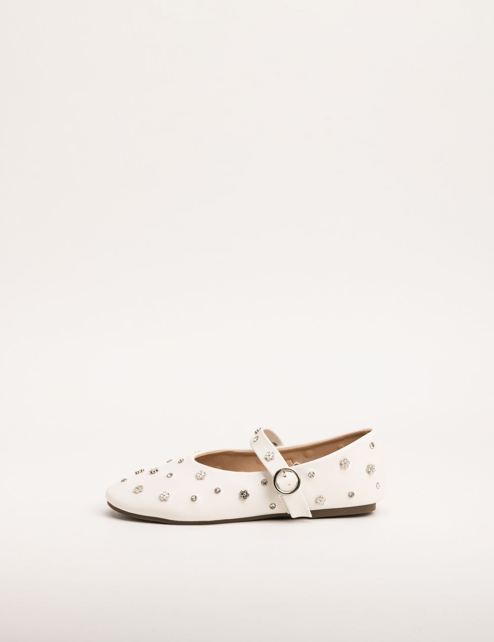 נעלי בובה עם רצועה בעיטור אבנים