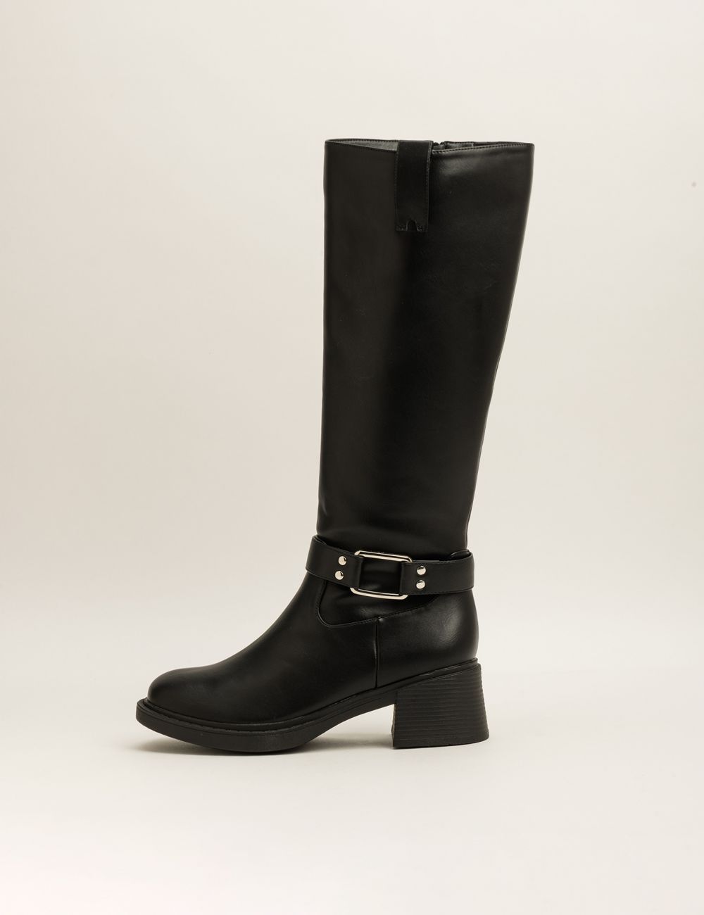 מגפיים גבוהים