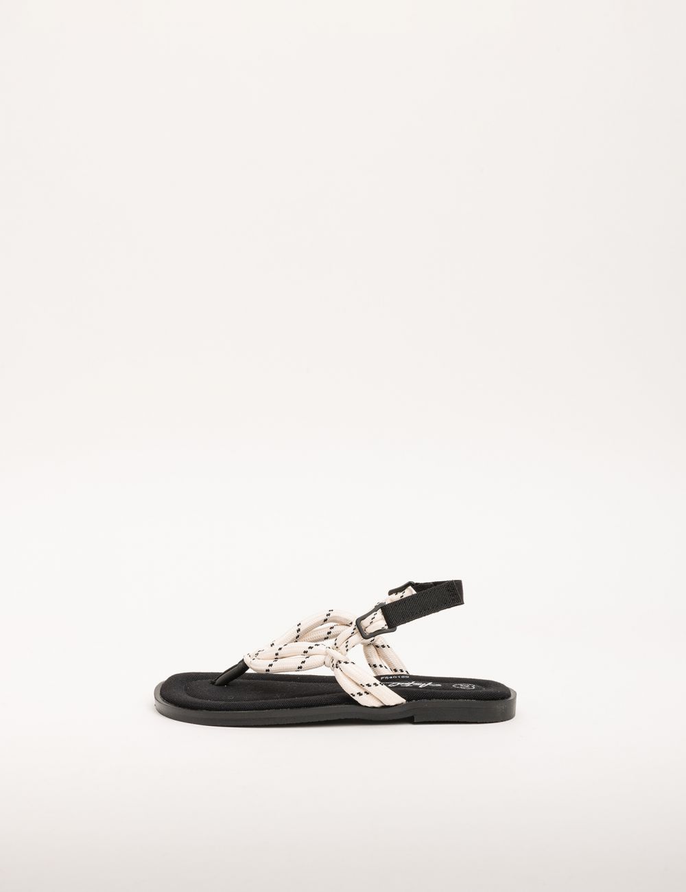 סנדלים שטוחות עם רצועות חבלים