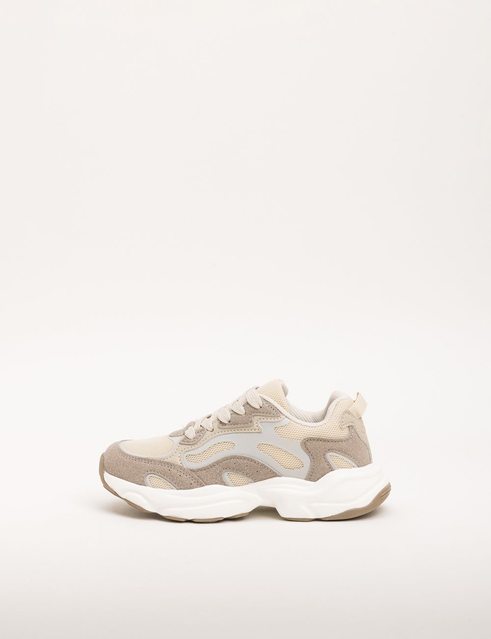 נעלי סניקרס צ’אנקיות