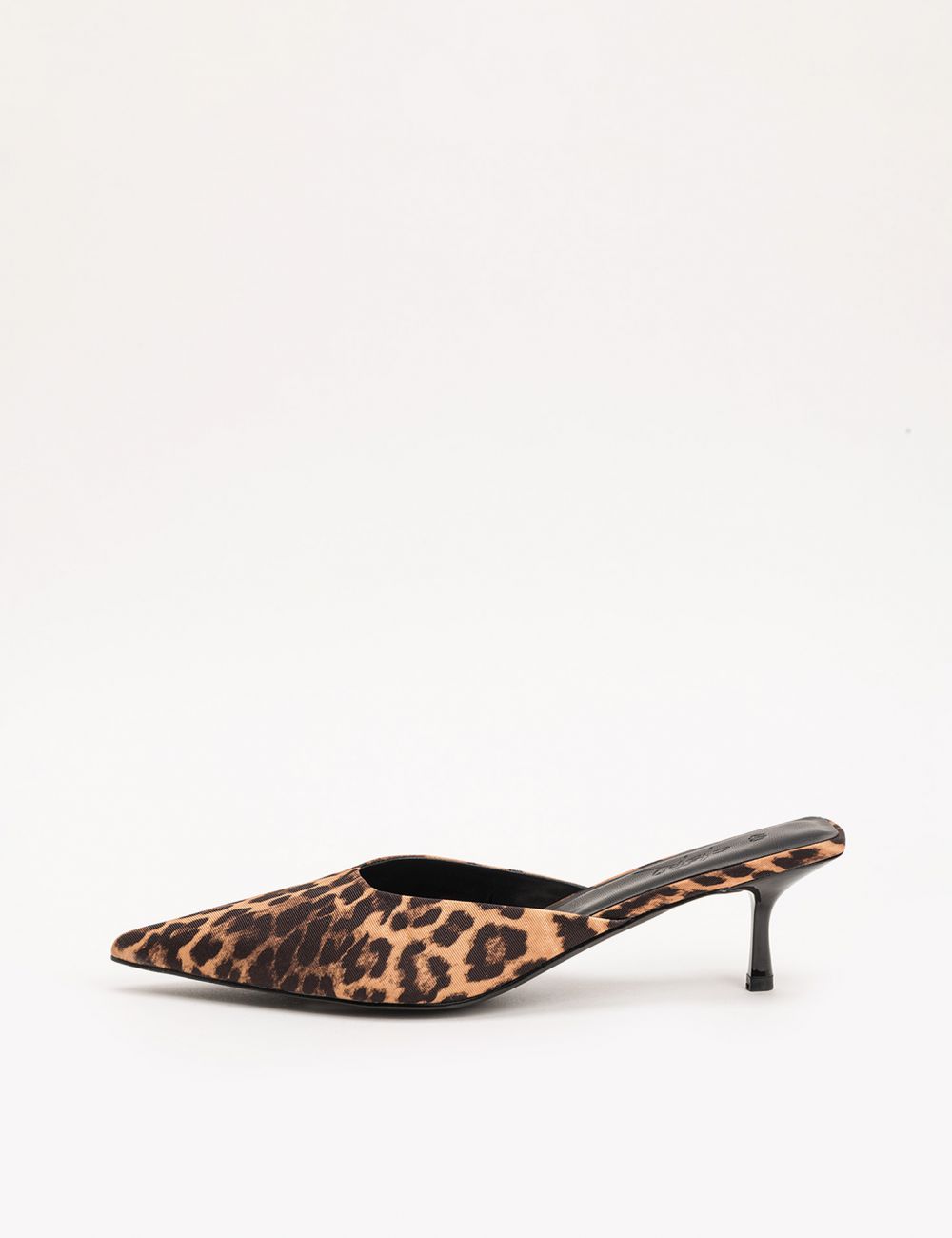 כפכף עקב מחודד