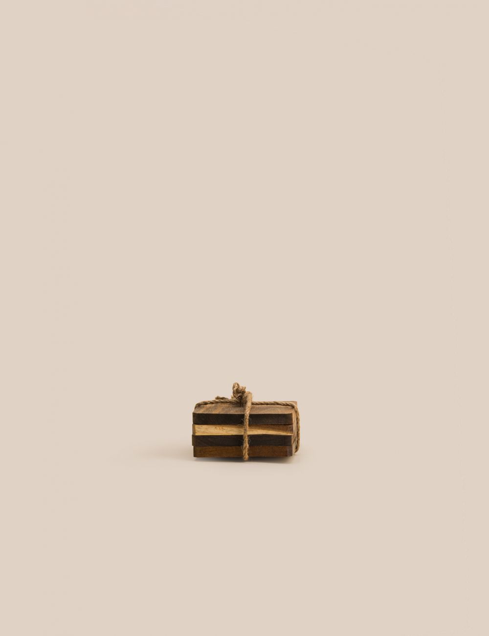 סט ארבע תחתיות מעץ השיטה