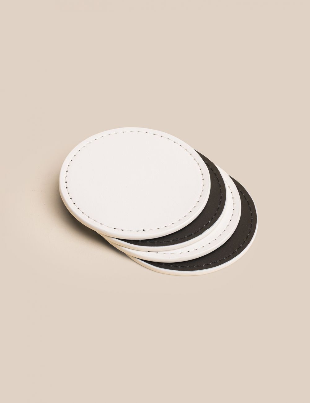 סט 4 תחתיות לכוס דמוי עור דו צדדי 10CM