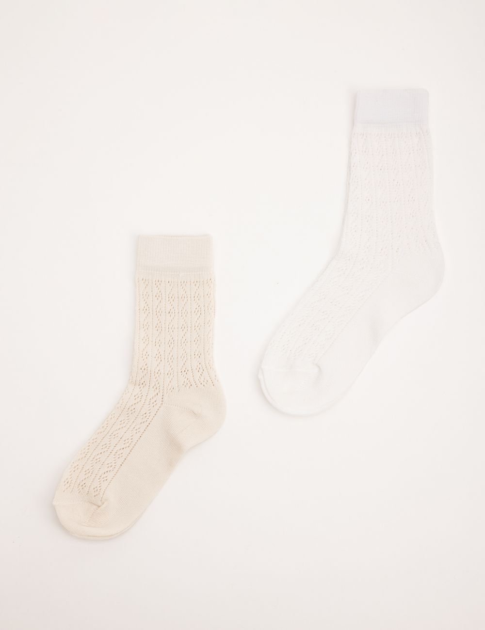 גרבי תחרה סרוגה