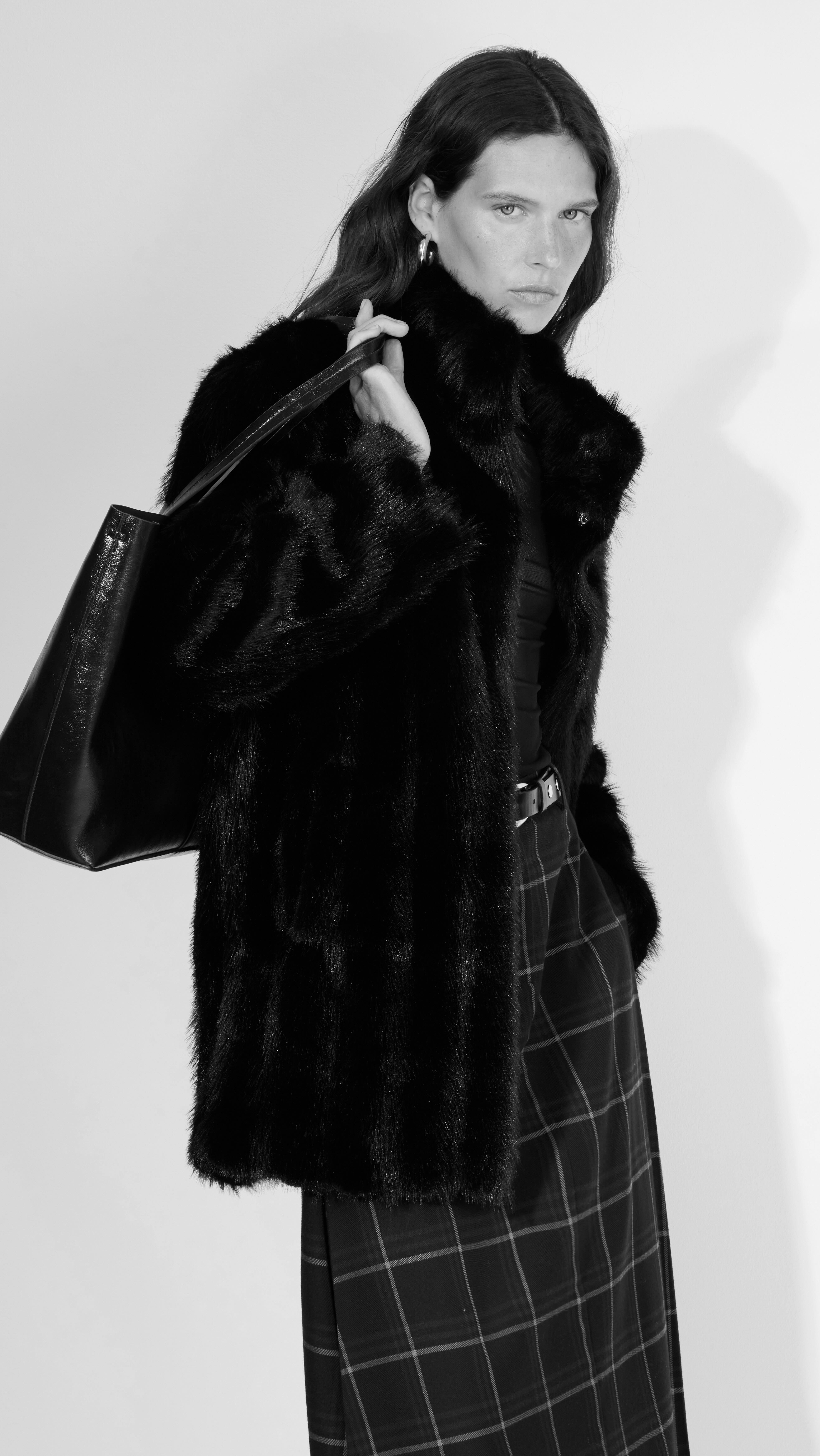 ⁨ טי-פה של גשם דרופ חורפי באתר ובחנויות⁩